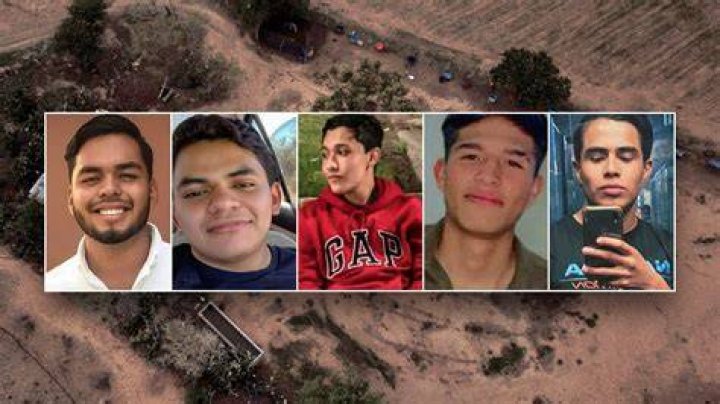 5 Mexican students
