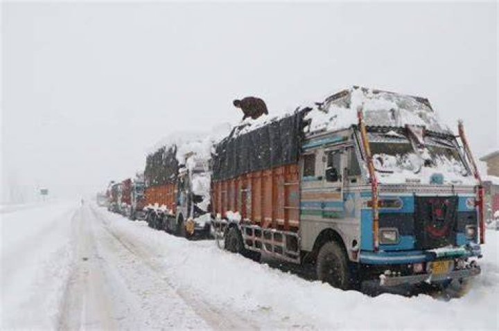 
All stranded Jammu-bound trucks to be cleared soon: Official 