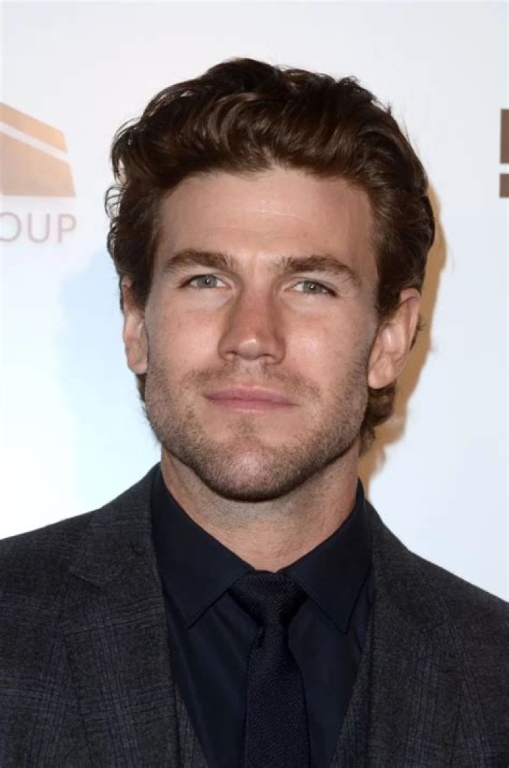 Austin Stowell Net Worth
