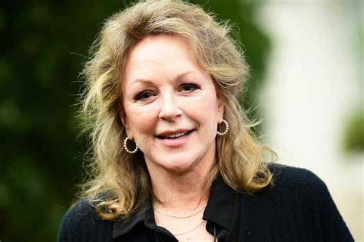 Bonnie Bedelia Net Worth