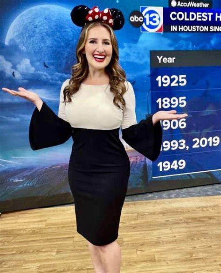 Elyse Smith Net Worth