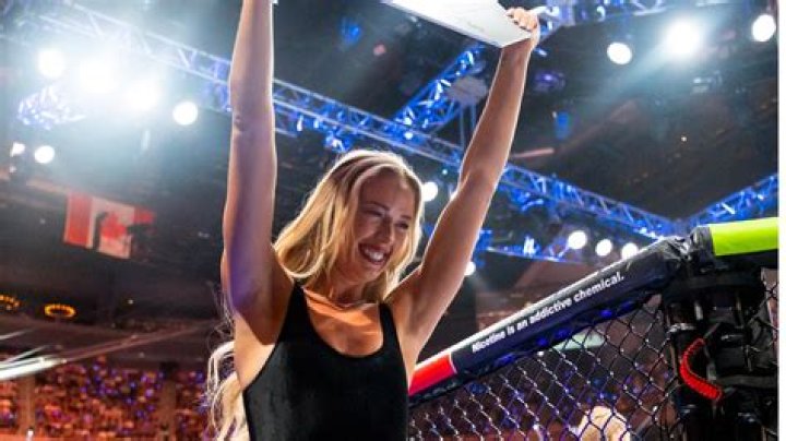 Herself - Ring Card Girl