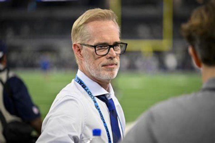 Himself - Announcer / Announcer / Dad / Ford Aide / Fred de Cordova / God / Hawk Man / Himself / Radio Anchorman / Ron Waldo