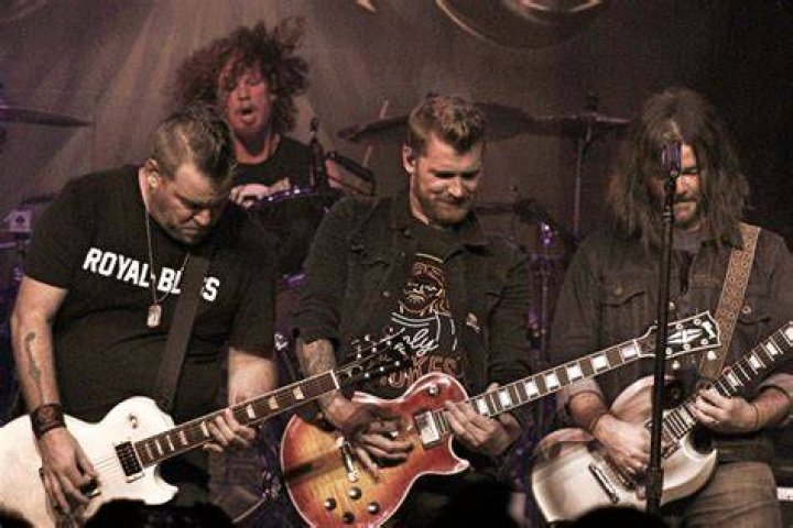 Hinder Net Worth