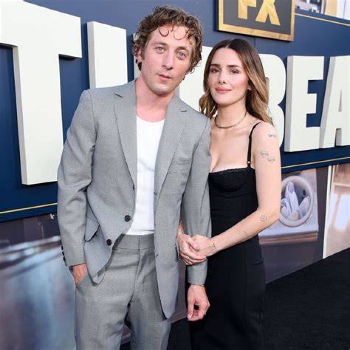 Is Jeremy Allen White Dating Rosalía? What We Know