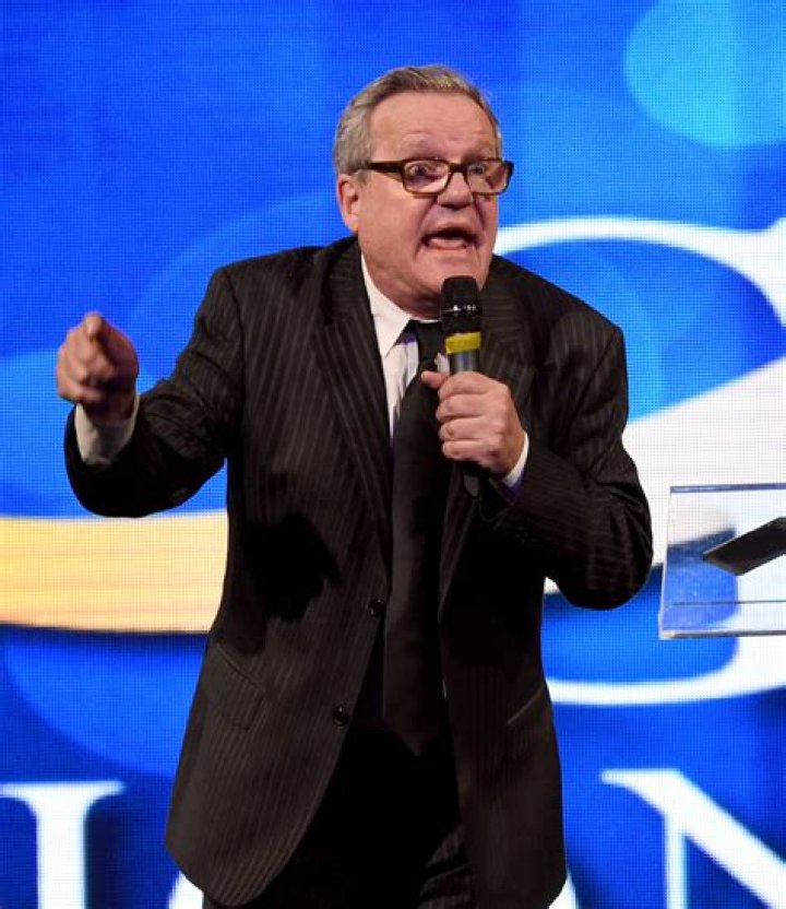 Is Mark Lowry Gay? Age, Height, Net Worth