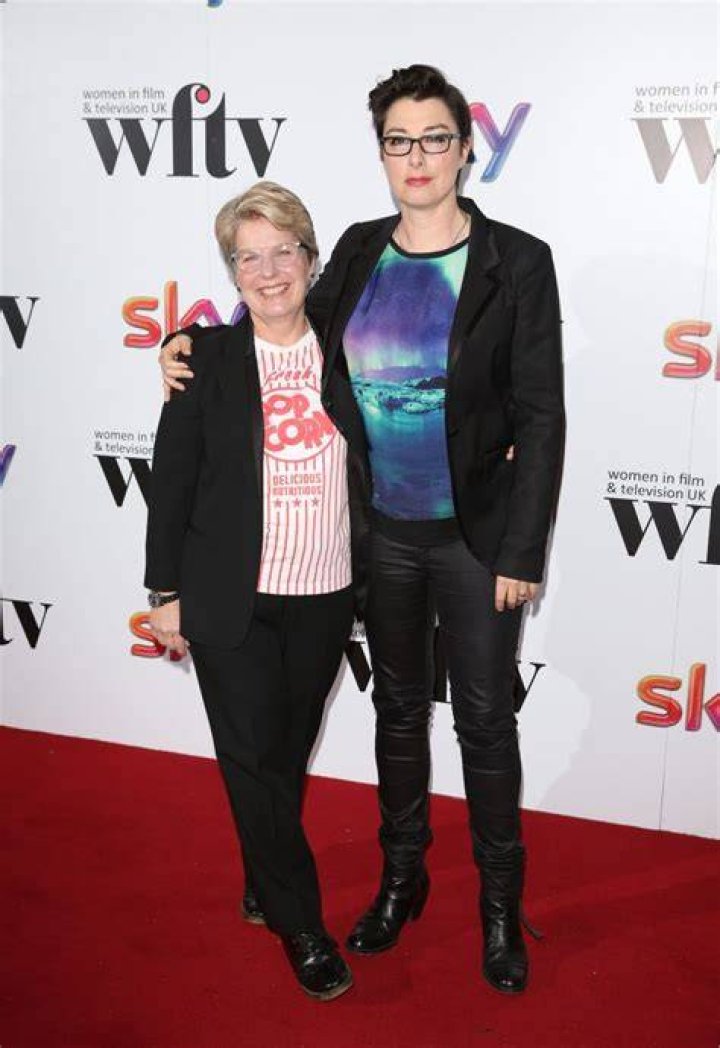 
Is Sue Smith Gay? Age, Height, Net Worth 
