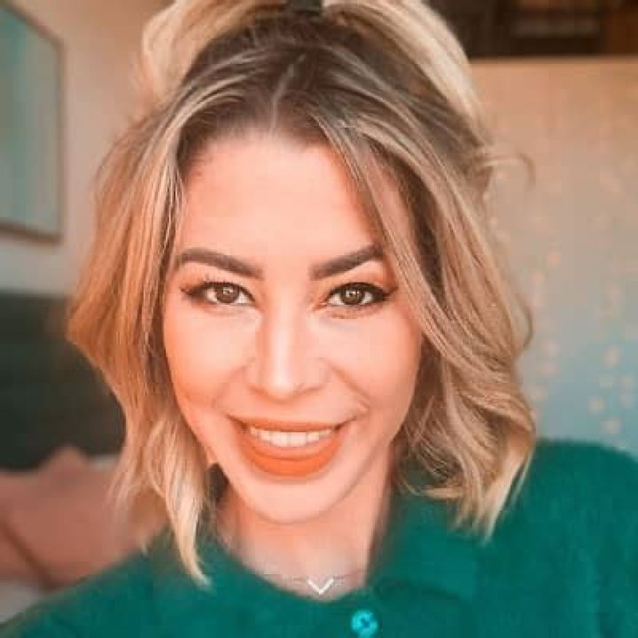 Kelsey Darragh Wiki, Dating, BuzzFeed, Net Worth, Age, Height