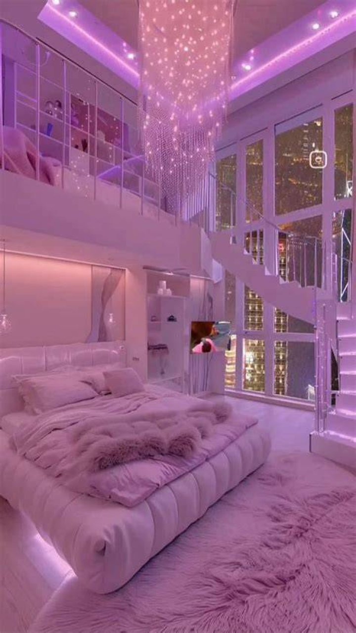 Mansion Girl