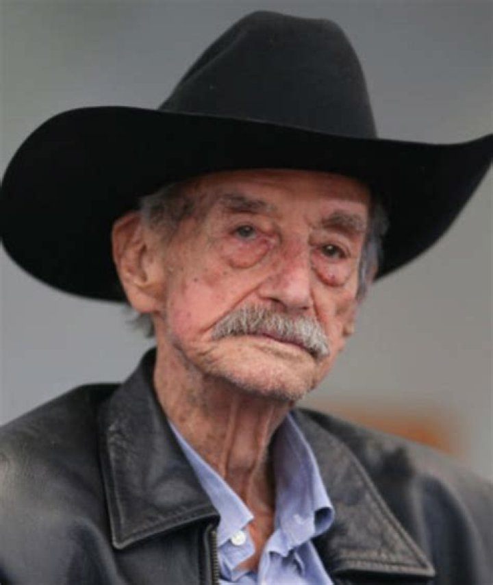 Mario Almada Net Worth