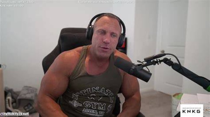 Twitch star Knut: Age and Wikipedia