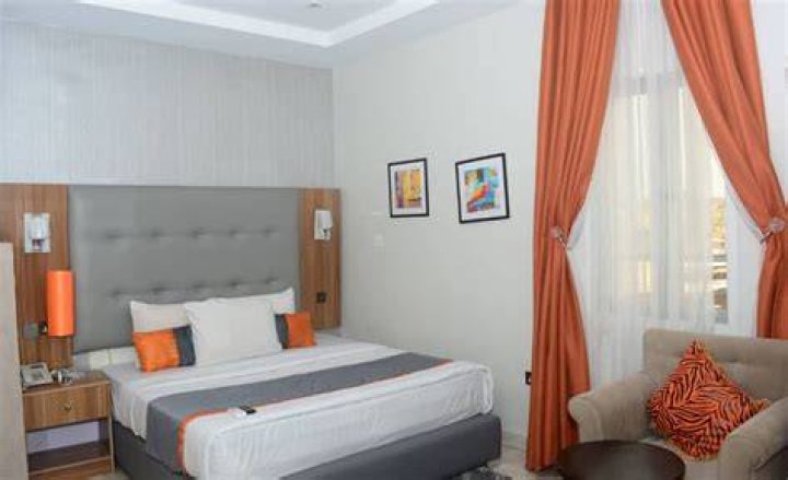 Zirconia Hotel, Owerri